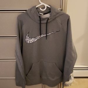 Nike pullover hoodie   Therma fit Like new